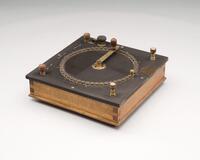 FK 1001
<br/>
Krukrheostaat
<br/>
<em>J. Van Waveren, Haarlem</em>